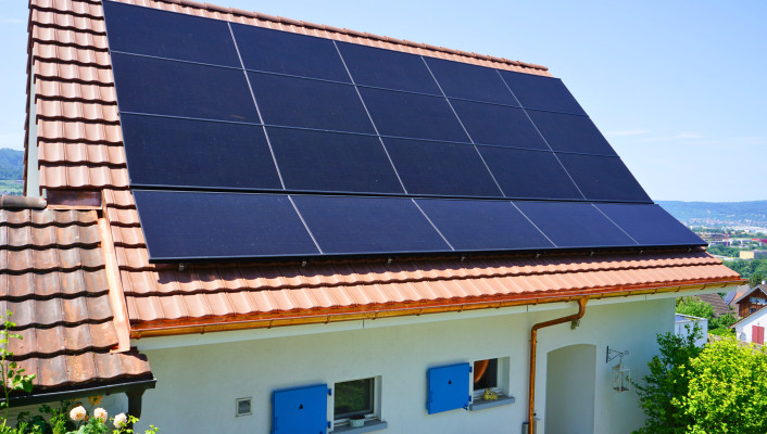4 Dach fertig mit PV 2