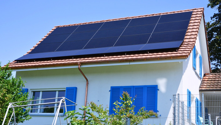 4 Dach fertig mit PV