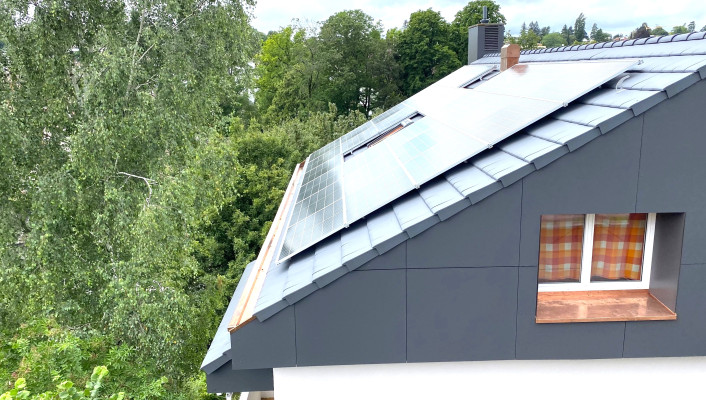 Energetische Dachsanierung_Aufdach-Photovoltaikanlage_Bottmingerstrasse, Binningen