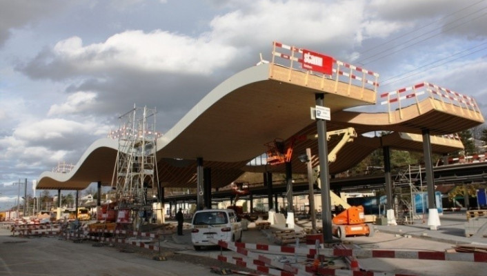 Holzsystembau Dachtragwerk_Busbahnhof Dornach-Arlesheim