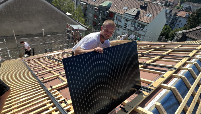 Indach Photovoltaikanlage PV Anlage Delsbergeralle Basel