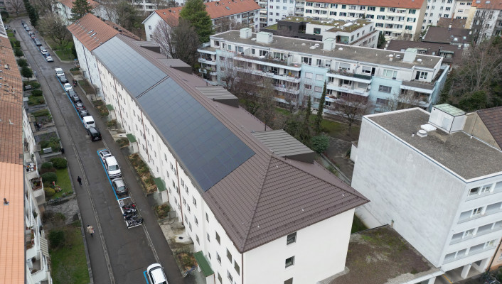Indach Photovoltaikanlage_Wohngenossenschaft Ettingerhof Basel